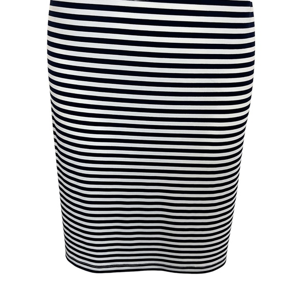 Donna Morgan Women's Striped Bell Half Sleeve Cold Shoulder Jersey Knit Dress  6 - Picture 4 of 16